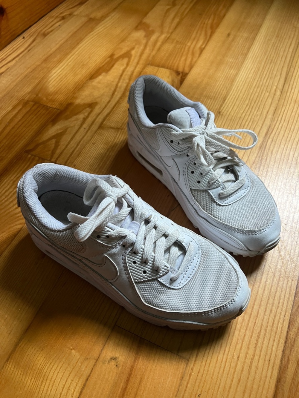 White Nike Air Max Sneakers Shoes | Women’s 8 - Picture 3 of 7